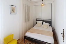 GARD (30) AIGUES-MORTES (30200) à vendre Immeuble mixte de 280 m 2, 1 local commercial 115 m 2 et 3 appartements.