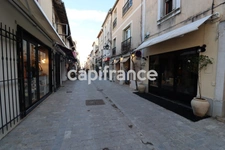 GARD (30) AIGUES-MORTES (30200) à vendre Immeuble mixte de 300 m 2 dont 1 grand local commercial et 3 appartements.