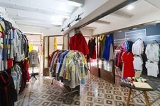 GARD (30) AIGUES−MORTES (30200) À Vendre dans la Cité Murs commerciaux Local de 115 m² qui seront libre d'occupation.
