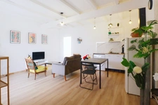 GARD (30) AIGUES-MORTES (30200) à vendre Immeuble mixte de 280 m 2, 1 local commercial 115 m 2 et 3 appartements.