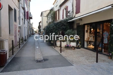 GARD (30) AIGUES-MORTES (30200) à vendre Immeuble mixte de 300 m 2 (1 grand local commercial et 3 appartements).