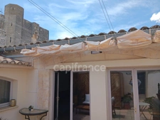 GARD (30) AIGUES-MORTES (30200) à vendre Immeuble mixte de 300 m 2 dont 1 grand local commercial et 3 appartements.
