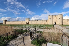 GARD (30) AIGUES-MORTES (30200) à vendre Immeuble mixte de 300 m 2 (1 grand local commercial et 3 appartements).