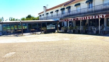 GARD (30) Proche Aigues-Mortes (30220) Fonds de commerce à vendre bar restaurant 100 cvts hôtel - 20 ch  sur axe passant.