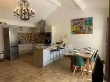 GARD (30) AIGUES-MORTES (30200) à vendre Immeuble mixte de 300 m 2 dont 1 grand local commercial et 3 appartements.