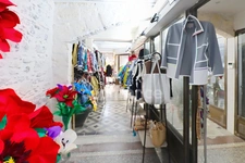 GARD (30) AIGUES−MORTES (30200) À Vendre dans la Cité Murs commerciaux Local de 115 m² qui seront libre d'occupation.
