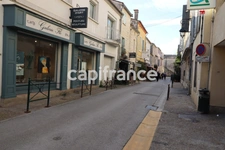 GARD (30) AIGUES−MORTES (30200) À Vendre dans la Cité Murs commerciaux Local de 115 m² qui seront libre d'occupation.