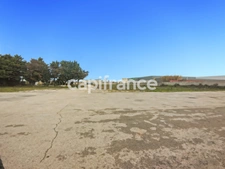 GARD (30) BEAUCAIRE (30300) LOCAL A LOUER ~550 m2 (terrain possible 1.3ha), flux constant Emplacement N°1.