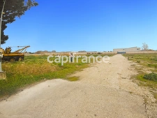 GARD (30) BEAUCAIRE (30300) LOCAL A LOUER ~550 m2 (terrain possible 1.3ha), flux constant Emplacement N°1.