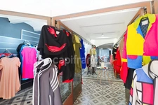 GARD (30) AIGUES−MORTES (30200) À Vendre dans la Cité Murs commerciaux Local de 115 m² qui seront libre d'occupation.