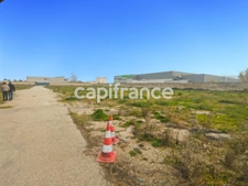 GARD (30) BEAUCAIRE (30300) LOCAL A LOUER ~550 m2 (terrain possible 1.3ha), flux constant Emplacement N°1.