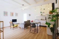 GARD (30) AIGUES−MORTES (30220) intra-muros à vendre appartement T4 ~40 m2, 1 chambres et terrasse.