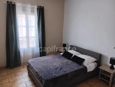 GARD (30) AIGUES-MORTES (30200) à vendre Immeuble mixte de 300 m 2 dont 1 grand local commercial et 3 appartements.