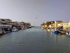 GARD (30) Le Grau-du-Roi (30240) à vendre fonds de commerce de restaurant 460 000 € CA 100 places proche du Port.