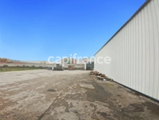 GARD (30) BEAUCAIRE (30300) LOCAL A LOUER ~550 m2 (terrain possible 1.3ha), flux constant Emplacement N°1.