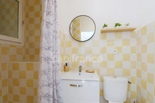 GARD (30) AIGUES−MORTES (30220) intra-muros à vendre appartement T4 ~40 m2, 1 chambres et terrasse.