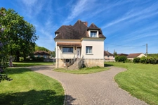 Virginie MASSON Capifrance vous propose Maison familiale 6 chambres avec sous-sol complet et terrain de 4 532 m²