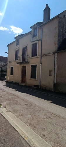 Dornecy (58) – Maison de village d'environ 120 m² – Jusqu'à 5 chambres – Garage, grange