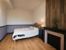 Virginie MASSON Capifrance vous propose, à NEUILLY, longère en pierre de 149m², 3 chambres, grenier aménageable et terrain sans vis à vis