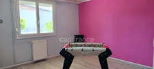 Virginie MASSON vous propose Maison individuelle 6 pièces – 4 chambres + bureau – sous-sol aménagé – terrain clos de 850 m²