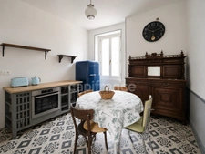 Virginie MASSON Capifrance vous propose, à NEUILLY, longère en pierre de 149m², 3 chambres, grenier aménageable et terrain sans vis à vis