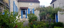Virginie MASSON Capifrance vous propose, à NEUILLY, longère en pierre de 149m², 3 chambres, grenier aménageable et terrain sans vis à vis
