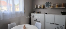 Virginie MASSON vous propose Maison individuelle 6 pièces – 4 chambres + bureau – sous-sol aménagé – terrain clos de 850 m²