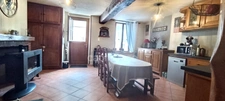Virginie Masson – Capifrance vous propose cette maison en pierre de 92 m² pleine de charme, située à Seignelay, proche des commerces et des écoles.