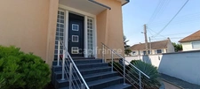 Virginie MASSON vous propose Maison individuelle 6 pièces – 4 chambres + bureau – sous-sol aménagé – terrain clos de 850 m²