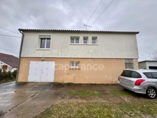 Maison familiale 4 chambres avec garage, piscine et terrain de 1 200 m² – Caussade (82)