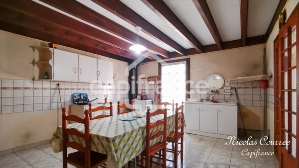 À vendre à Sauzé-Vaussais : Lot de deux maisons mitoyennes à rénover
