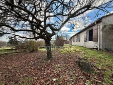 MAISON PLAIN-PIED DE 135 M2, TERRAIN ARBORÉ DE 5 675 M2, 4 CHAMBRES, DÉPENDANCES, VUE DÉGAGÉE, FIBRE, TF 547€, PUITS, MARE, FOUR À PAIN