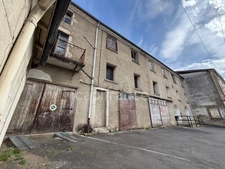 BÂTIMENT DE 420 M2, BUREAUX, 2 GARAGES DE 60 ET 80 M2, CRÉATION PLUSIEURS HABITATIONS, COUR, STATIONNEMENT