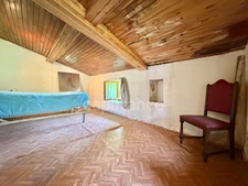 MAISON MITOYENNE ENTIÈREMENT À RÉNOVER DE 115 M2, TERRAIN DE 2 673 M2, 3 CHAMBRES, 220 M2 DE DÉPENDANCES, GROS TRAVAUX À PRÉVOIR, SOURCE, TF 241€