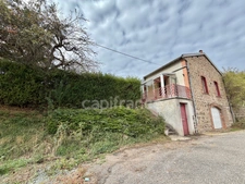 MAISON À RÉNOVER DE 75 M2, 2 CHAMBRES, TERRAIN DE 4 500 M2, FIBRE OPTIQUE, GARAGE DE 35 M2, DÉPÔT DE 65 M2, VÉRANDA, 2 PUITS
