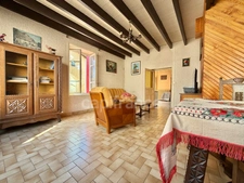 MAISON DE VILLAGE DE 185 M2 À RÉNOVER, 6 CHAMBRES, TERRAIN DÉPORTÉ DE 208 M2, COMBLES AMÉNAGEABLES DE 120 M2, FIBRE OPTIQUE, GARAGE, ATELIER, CAVE VOÛTÉE, TOUT-À-LÉGOUT, TF 182€