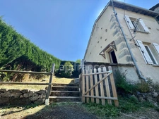 MAISON MITOYENNE DE 50 M2, TERRAIN DE 86 M2, UNE CHAMBRE ET UN BUREAU, FIBRE, DOUBLE VITRAGE DE 2009, TOUT-À-L'ÉGOUT, COUVERTURE DE 2010, UN GRENIER de 30 M2, TF 152€