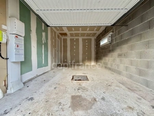 MAISON DE PLAIN-PIED DE 90 M2, TERRAIN CLOS 1000 M2, 3 CHAMBRES, GARAGE, CONSTRUCTION 2024, CLIM RÉVERSIBLE, DOUBLE VITRAGE PVC + VOLETS ROULANTS ÉLECTRIQUES, TOUT-À-L'ÉGOUT, FIBRE OPTIQUE, CELLIER