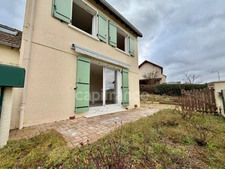 MAISON 75 M2, 3 CHAMBRES, 568 M2 DE TERRAIN CLOS, GARAGE, CAVE, ATELIER, DOUBLE VITRAGE PVC ET VOLETS ALU DE 2015, CHARPENTE/COUVERTURE OK, TF 743€