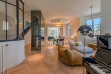 Fully renovated 255 m² bourgeois house, enclosed and wooded grounds of 4,303 m² (with space for a swimming pool), 3 garages, terrace, jacuzzi