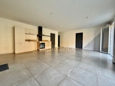 MAISON DE PLAIN-PIED DE 90 M2, TERRAIN 1000 M2, 3 CHAMBRES, GARAGE, CONSTRUCTION 2024, CLIM RÉVERSIBLE, DOUBLE VITRAGE PVC + VOLETS ROULANTS ÉLECTRIQUES, TOUT-À-L'ÉGOUT, FIBRE OPTIQUE, CELLIER