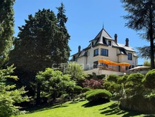 Maison bourgeoise 255 m² entièrement rénovée, parc clos et arboré de 4 303 m² (piscinable), 3 garages, terrasse, jacuzzi