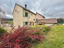 MAISON 75 M2, 3 CHAMBRES, 568 M2 DE TERRAIN CLOS, GARAGE, CAVE, ATELIER, DOUBLE VITRAGE PVC ET VOLETS ALU DE 2015, CHARPENTE/COUVERTURE OK, TF 743€