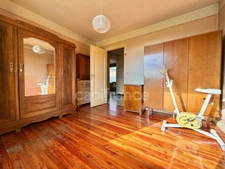 MAISON DE 75 M2 À RÉNOVER, TERRAIN CLOS DE 422 M2, 2 CHAMBRES, TOITURE DE 2024, GARAGE, TOUT-À-L'ÉGOUT