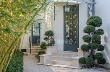 Fully renovated 255 m² bourgeois house, enclosed and wooded grounds of 4,303 m² (with space for a swimming pool), 3 garages, terrace, jacuzzi