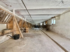 MAISON DE BOURG DE 100 M2, 3 CHAMBRES, TERRAIN ATTENANT DE 371 M2 + 2450 M2 INDÉPENDANT, 200 M2 DE DÉPENDANCES, CAVES, FIBRE OPTIQUE, DOUBLE VITRAGE PVC AVEC VOLETS ROULANTS SOLAIRES, TOUT-À-L'ÉGOUT