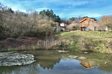 MAISON DE 220 M2, RÉNOVÉE EN 2014, TERRAIN DE 6 HA, 4 CHAMBRES, SALLE DE JEUX, 3 PUITS, ÉTANG, ASSAINISSEMENT AUX NORMES À VENIR, POMPE À CHALEUR DE 2016 AVEC CHAUFFAGE AU SOL, FIBRE OPTIQUE