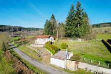 MAISON 70 M2, 2 CHAMBRES, TERRAIN CLOS ET ARBORÉ DE 1 425 M2, VUE DÉGAGÉE, CALME, DOUBLE GARAGE, CAVE, DOUBLE VITRAGE PVC, CHARPENTE/COUERTURE OK, TF 328€