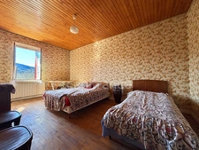 MAISON DE VILLAGE DE 185 M2 À RÉNOVER, 6 CHAMBRES, TERRAIN DÉPORTÉ DE 208 M2, COMBLES AMÉNAGEABLES DE 120 M2, FIBRE OPTIQUE, GARAGE, ATELIER, CAVE VOÛTÉE, TOUT-À-LÉGOUT, TF 182€