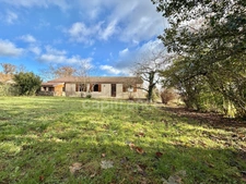 MAISON PLAIN-PIED DE 135 M2, TERRAIN ARBORÉ DE 5 675 M2, 4 CHAMBRES, DÉPENDANCES, VUE DÉGAGÉE, FIBRE, TF 547€, PUITS, MARE, FOUR À PAIN